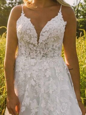 Essense of Australia D3157 in Moscato - never worn designer wedding dress
